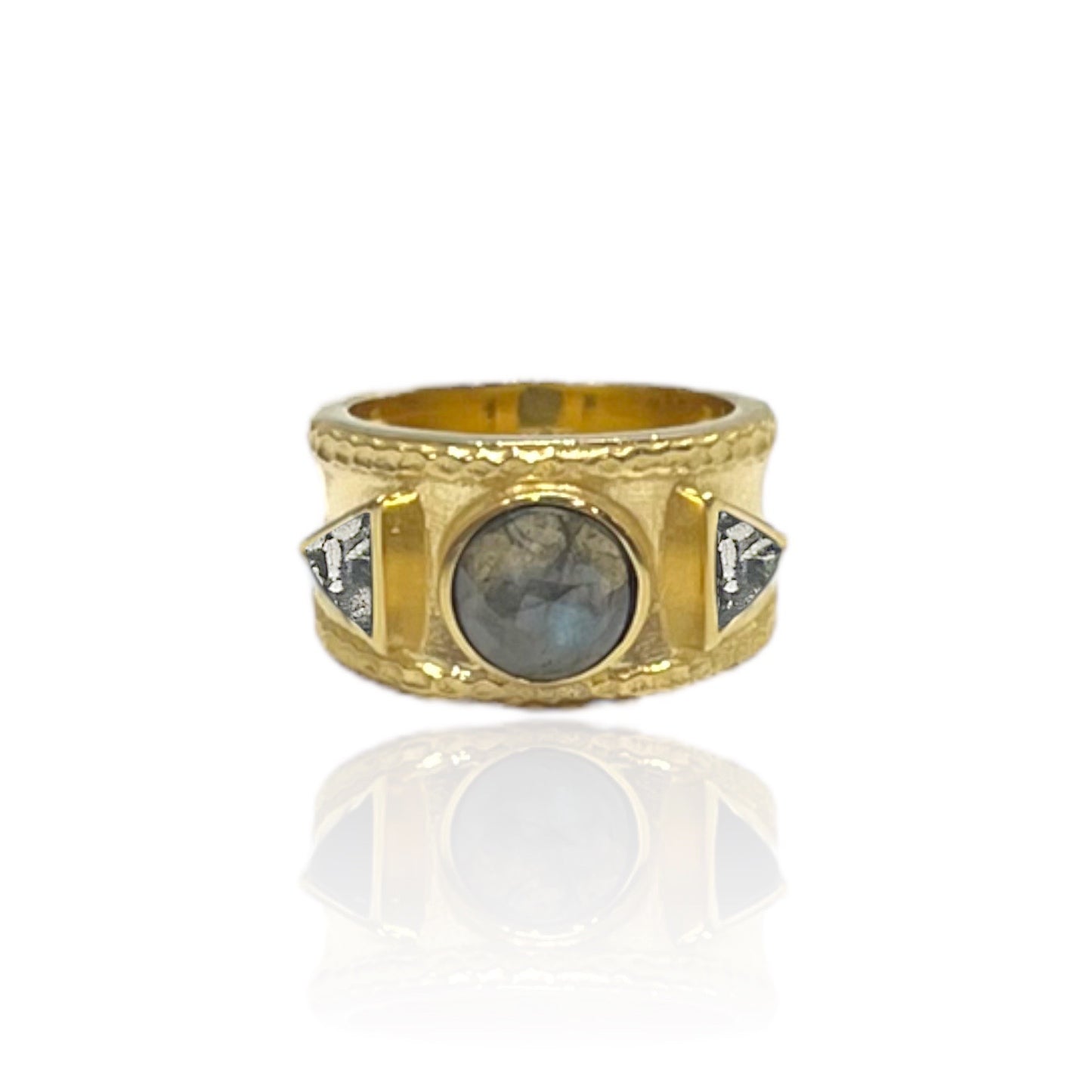 Queen semi precious ring